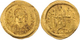 BYZANZ
Iustinianus I., 527-565 AV-Solidus 542-552 Constantinopolis, Offizin unleserlich Vs.: D N IVSTINI-ANVS PP AVI, gepanzerte Büste mit Helm, Perl...