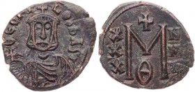 BYZANZ
Theophilos, 829-842 AE-Follis 831-842 Syrakus Vs.: Büste in Chlamys, mit Krone und Kreuzglobus v. v., Rs.: großes M zwischen X / X / X - N / N...