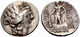 CELTES DU DANUBE
Tétradrachme (Imitation de Thasos) à la tête couronnée et diadémée de Dionysos à droite - R/: Héraclès nu debout de face s'appuyant ...