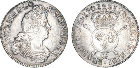 LOUIS XIV le Grand (1643-1715)
Écu aux insignes
1702 G - TTB 35 (TTB)
rf - Très Rare !!


DR 347, D 1533-1533b, GR 220, Dav# 1316, KM# 329
POIT...
