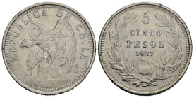 CILE. 5 Pesos 1927. Ag (25 g). Colpetti al bordo. SPL