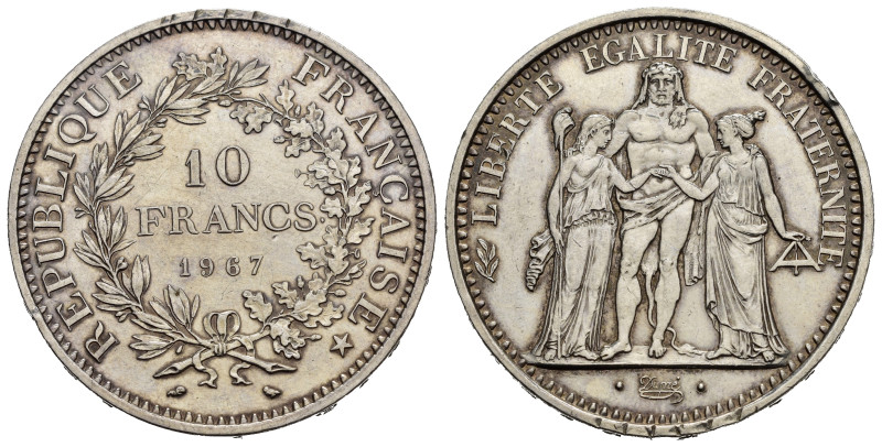 FRANCIA. 10 Francs 1967. Ag. Colpo al bordo. qFDC