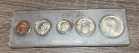STATI UNITI. Lotto di 5 monete 1966, incluso 1/2 dollaro Kennedy. FDC