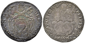 ANCONA. Stato Pontificio. Gregorio XIII (1572-1585). Testone con San Pietro seduto. Ag (8,53 g). MIR 1204. qBB