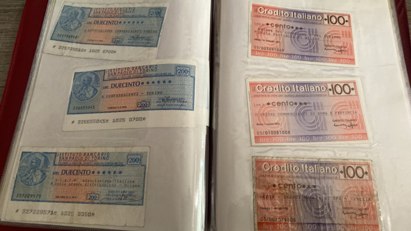 Raccoglitore con ca. 50 mini assegni anni'70 italiani, presenti ripetizioni
