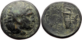 Kings of Macedon, Alexander III 'the Great' (336-323 BC) AE (Bronze, 5.86g, 20mm) Uncertain mint.
Obv: Head of Herakles right, wearing lion skin.
Rev:...