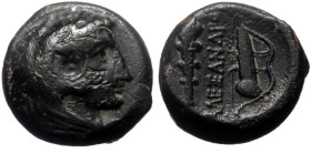 Kings of Macedon, Alexander III 'the Great', AE, (Bronze, 6.87 g 16mm), 336-323 BC. Macedonian mint.
Obv: Head of Herakles right, wearing lion skin.
R...