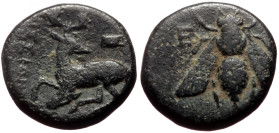 Ionia, Ephesos. AE (Bronze, 2.10g, 12mm) ca 390-320/00 BC, Uncertain magistrate. 
Obv: Ε - Φ, Bee. 
Rev: Stag kneeling left, head right; astragalos ab...