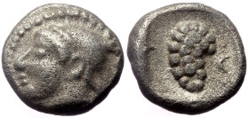 Cilicia, Soloi, AR Obol, (Silver, 0.86g, 9mm), ca 410-375 BC.
Obv: Female head (Amazon?) left.
Rev: Σ , Grape bunch within incuse square.
Ref: Cf. Gök...