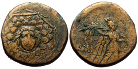 Pontos, Amisos (Temp Mithradates VI, ca 105-90 or 90-85 BC) AE (Bronze, 8.16g, 21mm)
Obv: Aegis facing.
Rev: AMIΣOY, Nike advancing right with shoulde...