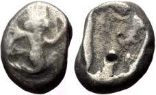 Persia, Achaemenid Empire Time of Xerxes II to Artaxerxes II (ca 420-375 BC) AR Siglos (Silver, 17mm, 5.25g) 
Obv: Persian king or hero in kneeling-ru...