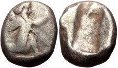 Persia, Achaemenid Empire. temp. Darios I to Xerxes II (ca 485-420 BC) AR Siglos (Silver, 16mm, 5.43g) Sardes 
Obv: Persian king or hero, wearing kida...