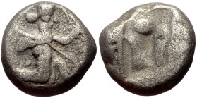 Persia, Achaemenid Empire. temp. Darios I to Xerxes II (ca 485-420 BC) AR Siglos (Silver, 14mm, 5.44g) Sardes 
Obv: Persian king or hero, wearing kida...