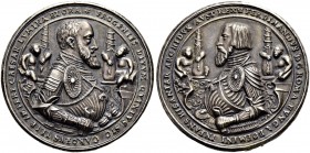 RDR / ÖSTERREICH
Karl V. 1519-1556
Silbermedaille o. J. Auf Karl V. und Ferdinand I. Geharnischtes Hüftbild Karls zwischen Säulen nach rechts. Rv. G...