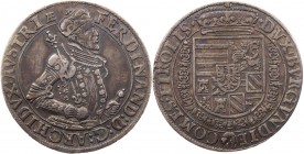 RÖMISCH-DEUTSCHES REICH
Erzherzog Ferdinand, 1564-1595. Taler o. J. Hall (Tirol) Vs.: bekröntes geharnischtes Hüftbild n. r., Rs.: bekröntes Wappen i...