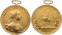 RÖMISCH-DEUTSCHES REICH
Maria Theresia, 1740-1780. Vergoldete Bronzemedaille 1741 (v. Vestner) Auf die ungarische Krönung in Pressburg, Vs.: Brustbil...