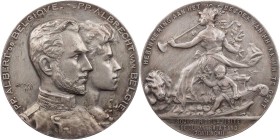 BELGIEN KÖNIGREICH
Leopold II., 1865-1909. Silbermedaille 1902 (v. H. Le Roy) Auf den Besuch des Kronprinzen-Paares Albert und Elisabeth in Gent, Vs....