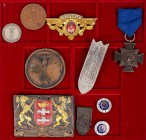 DEUTSCHLAND
Drittes Reich Lot Konvolut von Abzeichen, Orden und Medaillen des Drittes Reiches, überwiegend mit Bezug zu Danzig; u. a. Danzig Luftschu...