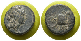 Pontos. Amisos. Mithradates VI.Eupator (85-65 BC). Bronze Æ. Pergamon. Obv: laureate head of Dionysos right. Rev: Cista mystica. Weight 7.89 gr - Diam...