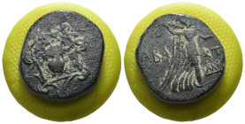Pontos. Amisos. Mithradates VI. Eupator. (85-65 BC) Æ Bronze. Obv: Aegis facing. Rev: Nike advancing to right. Weight 7.99 gr - Diameter 21 mm