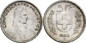 Suiza. 1923. B (Berna). 5 francos. (KM. 37). Rayitas y golpecito. Escasa. AG. 25,03 g. MBC+.

Switzerland. 1923. B (Bern). 5 francs. (KM. 37). Hairl...