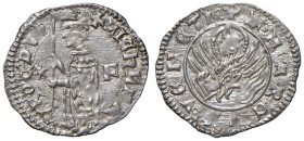 Venezia - Michele Morosini (1382) Soldino - D/ MIChL MA - VROC DVX, il doge inginocchiato a sinistra regge il vessillo con entrambe le mani, nel campo...