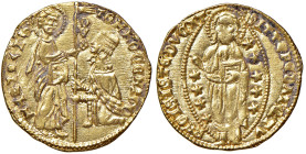 Venezia - Tommaso Mocenigo (1414-1423) Ducato - D/ TOM MOCENI - S M VENETI, San Marco stante a sinistra porge il vessillo al doge genuflesso, lungo l'...