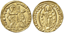 Venezia - Cristoforo Moro (1462-1471) Ducato - D/ CRISTOF MAVRO - S M VENETI, San Marco stante a sinistra porge il vessillo al doge genuflesso, lungo ...