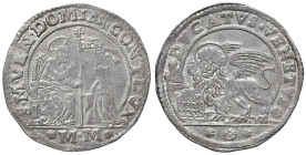 Venezia - Domenico Contarini (1659-1675) Ducato o Ducatello - D/ S M VEN DOMIN CONT DVX, San Marco nimbato, seduto a sinistra consegna il vessillo al ...