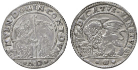 Venezia - Domenico Contarini (1659-1675) Ducato o Ducatello - D/ S M VEN DOMIN CONT DVX, San Marco nimbato, seduto a sinistra consegna il vessillo al ...