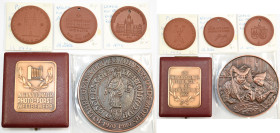 Medaillen Deutschland - Geographisch: Moers: Große Bronzemedaille der Münzenfreunde Moers aus dem Jahr 1980, dabei noch 3 Porzellanmedaillen und eine ...