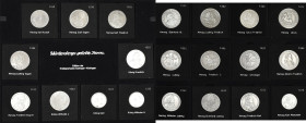 Medaillen Deutschland - Geographisch: Württemberg: Set von 21 Feinsilber-Repliken aller Regenten WÜRTTEMBERGs ab 1507 (18x Taler, 1x 30 Kreuzer, 1x Do...