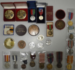 Orden & Ehrenzeichen: Frankreich: Lot 25 Stück, dabei Orden und Medaillen, überwiegend aus Frankreich, einige Stücke auch aus dem zweiten Weltkrieg.
...