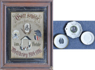 Orden & Ehrenzeichen: Deutsches Kaiserreich 1914-1916: Weltkriegsgedenktafel (hinter Glas gerahmt) sowie drei patriotische Porzellan-Wandteller (1 Tel...