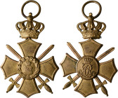 Orden & Ehrenzeichen: Sachsen: Ehrenkreuz mit Krone und Schwertern, verliehen 1907-1918, Bronze vergoldet. 19,93 g mit Öse, ohne Band. OEK 2224. Aufhä...