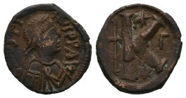 Justin I, AD 518-527. AE, Half Follis. 7.40 g. 23.56 mm. Constantinople.
Obv: DN IVSTI-NVS PP Pearl diademed, draped, cuirassed bust right.
Rev: Large...