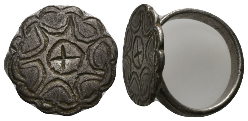 AR Byzantine finger-ring (AD 6th-8th centuries)
Finger-ring made of silver; cro...