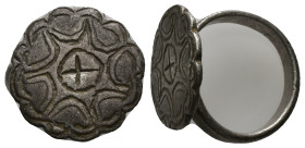 AR Byzantine finger-ring (AD 6th-8th centuries)
Finger-ring made of silver; cross in the centre.
Weight: 9.18 g.
Diameter: 19.85 mm.