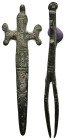 AE Medieval tweezer (AD 11st–13th centuries)
A bronze tweezer, decorated with bird’s eyes and lines.
Weight: 9.95 g.
Diameter: 64.40 mm.