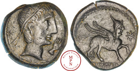 Ibérie, Kastilo, Bronze, 150-101 avant J.-C., Av. Tête masculine diadémée à droite, dans le champ à droite, une main devant la bouche, R. KASTILO, Sph...
