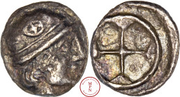 Massalia (Marseille), Obole à la tête casquée, 450-410 avant J.-C., Av. Tête casquée à droite, une roue sur le casque, Rv. Roue à quatre rayons, Argen...