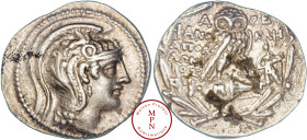 Attique, Athènes, Tétradrachme, 143-142 avant J.-C., Au nom de Phanoclès, Apollonios et Sostrate, Av. Tête casquée d'Athéna à droite, casque avec cimi...