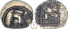 Royaume Parthes, Pacorus Ier (78-120), Drachme, Ecbatana, Av. Buste diadémé et cuirassé à gauche, Rv. Archer assis sur un trône à droite, tenant un ar...