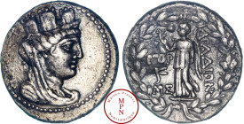 Phoenicie, Arados, Tétradrachme, 138-44 avant J.-C., Daté 173, année 87-86 avant J.-C., Av. Buste voilé, drapé et tourrelé de Tyché à droite, Rv. ARAD...