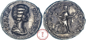 Julia Domna (193-217), Denier Rome, Av. IVLIA AVGVSTA, Buste drapé à droite, Rv. PIETAS PVBLICA, La Piété voilée levant les bras, sacrifiant à un aute...