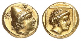 Lesbos
Mytilène.
Hecté 377-326 av. J.-C. Tête du plus jeune des deux Cabires coiffé d'un pilos lauré à droite; de part et d'autre, une étoile à huit...