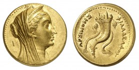 Royaume d'Egypte
Ptolémée II 285-246 av. J.-C.
Octodrachme d'or au nom d'Arsinoë II, Alexandrie. Tête diadémée et voilée d'Arsinoë II avec couronne ...