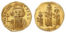 Constant II 641-668.
Solidus 667-668. Buste de Constant II de face avec longue barbe et moustache, portant un casque à plumes et vêtu d'une chlamyde ...