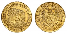 Rodolphe II, 1576-1612, ou Matthias II, 1612-1619. 
10 Ducats non daté, Prague. Bustes couronnés de Maximilien I, Charles V et Ferdinand I, à droite ...