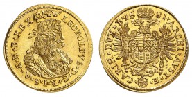 Léopold I, 1657-1705. 
2 Ducats 1681, St. Veit. Buste lauré, drapé et cuirassé, à droite / Armoiries sur une aigle bicéphale couronnée. Date au-dessu...